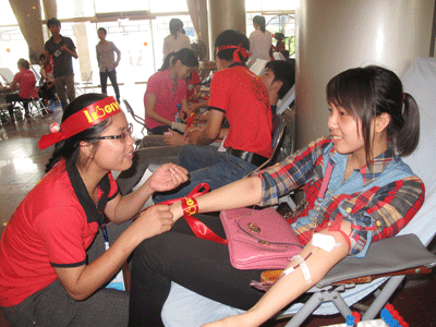 Blood donation drive attracts young people